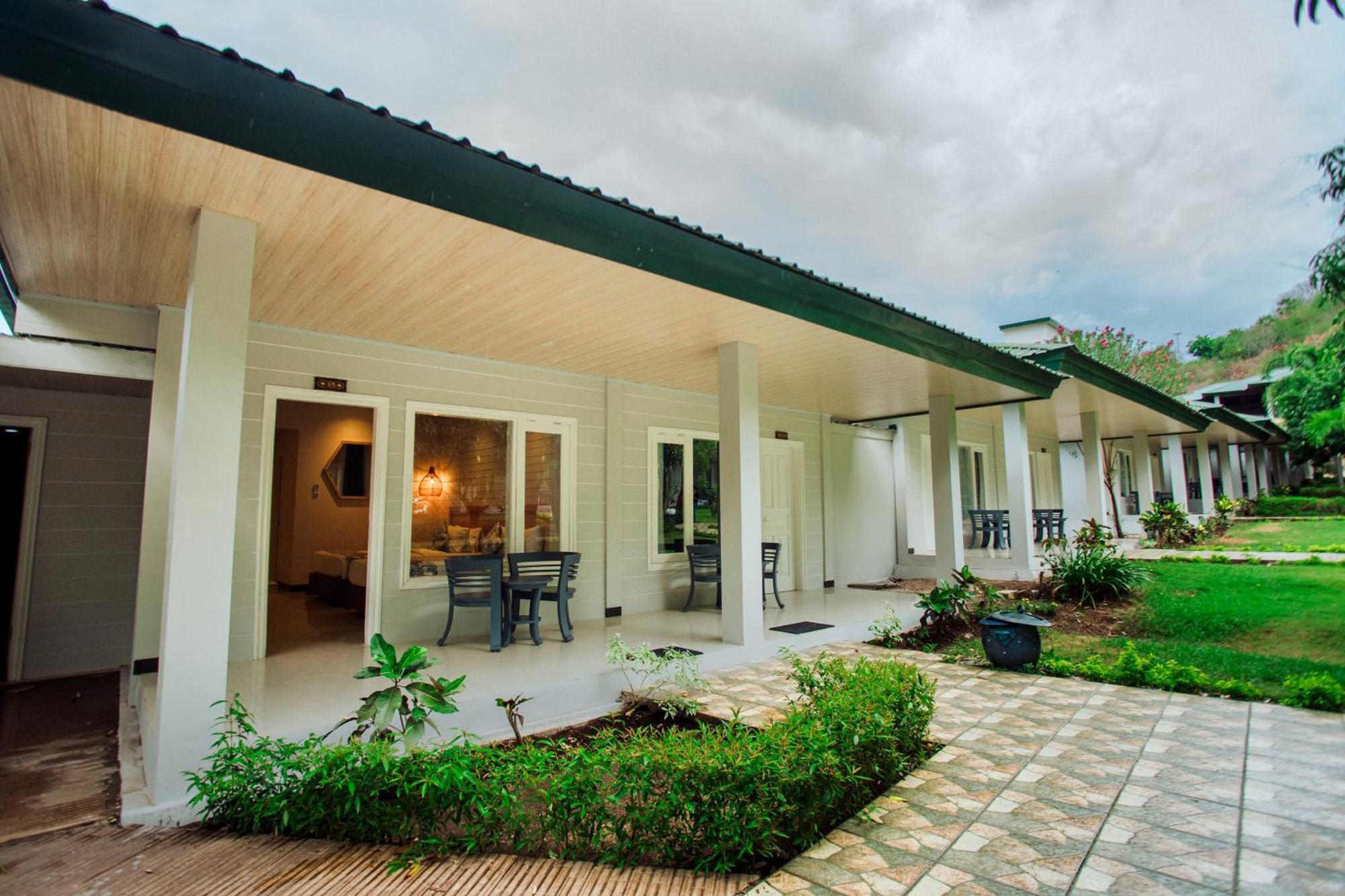 Sylvia Hotel & Resort Komodo Labuan Bajo Exterior photo