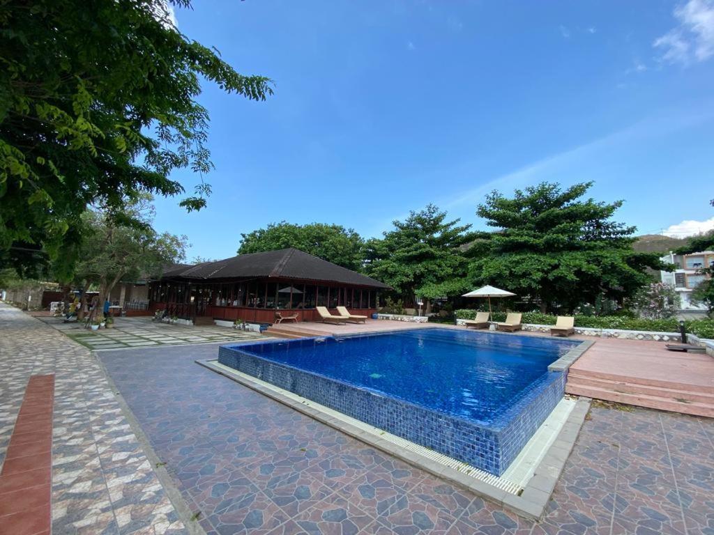 Sylvia Hotel & Resort Komodo Labuan Bajo Exterior photo
