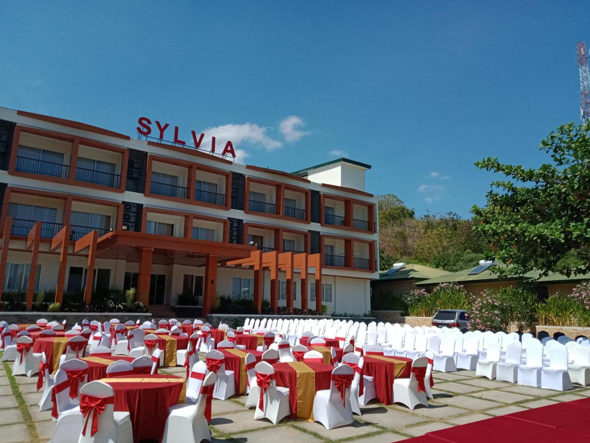 Sylvia Hotel & Resort Komodo Labuan Bajo Exterior photo